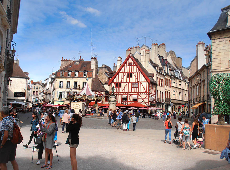 Terrassen  - Place François Rude