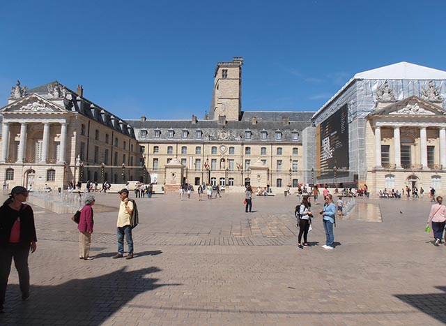 Stadhuis - Place de la Libération