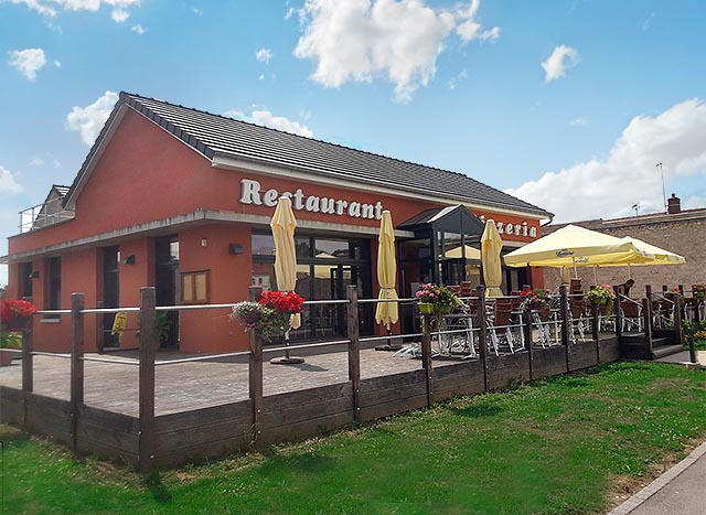 Restaurant  La Petite Fontaine - 17bis Quai Mavia, Gray